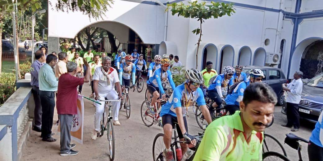Cyclists being flagged off at the start of the Tour of Tamil Nadu